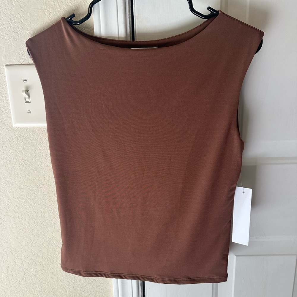 Brown tank top🤎